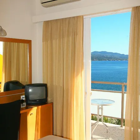 Hotel Flisvos 2*