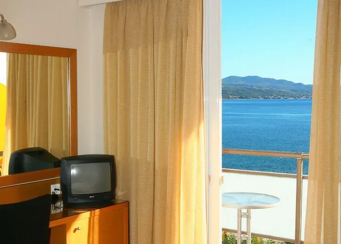 Otel Flisvos 2*