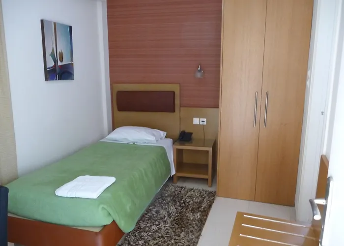 Flisvos Otel 2*